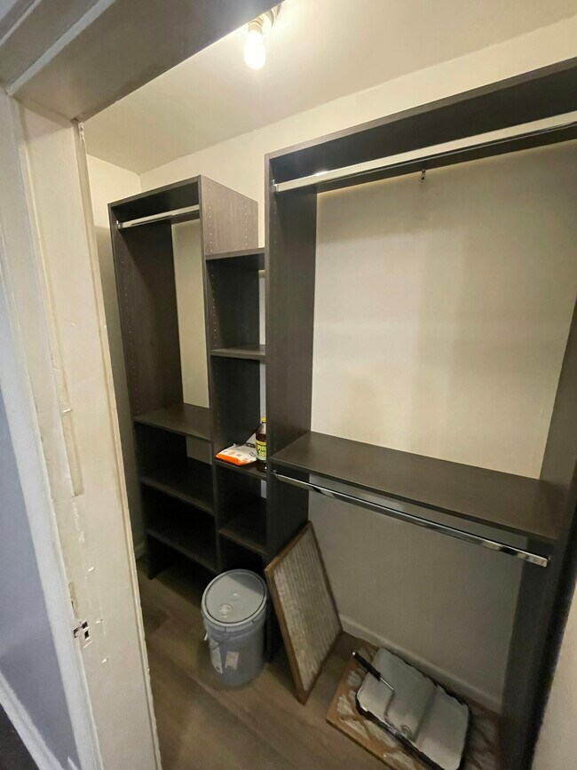 Building Photo - 1517 N Chester Ave