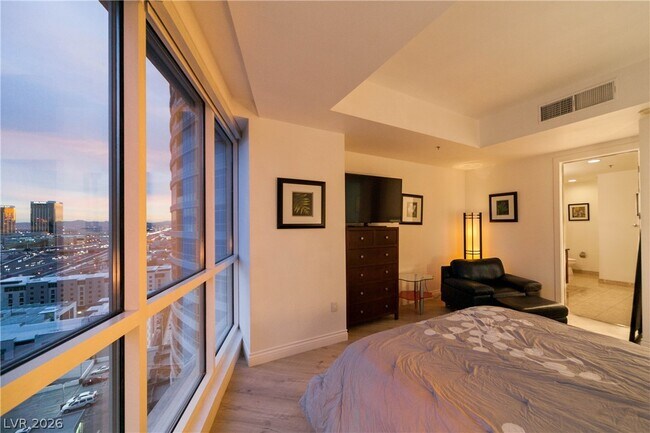 Building Photo - 4525 Dean Martin Dr