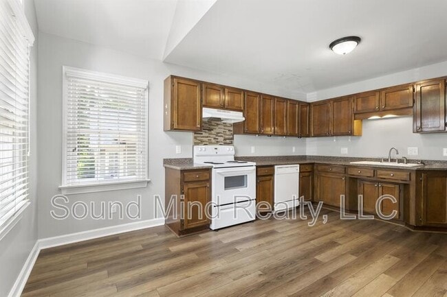 Building Photo - 112 Lomond Ln