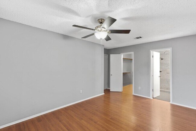 Building Photo - 12307 Emery Oaks Rd