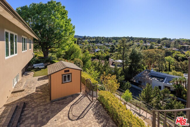 Building Photo - 17108 Oak View Dr