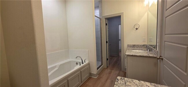 Building Photo - 941 Petit Jean St