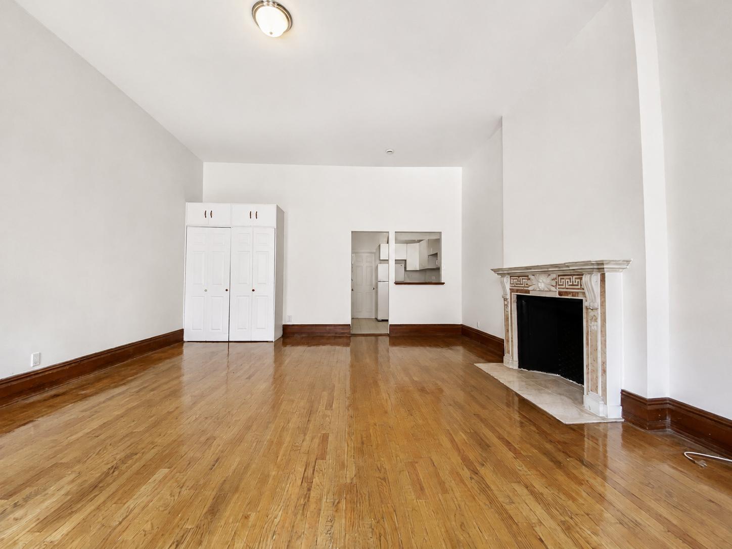 Building Photo - 302 W 107th St