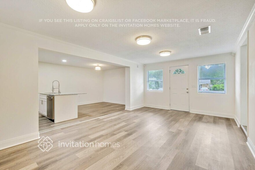Building Photo - 4595 Colonial Ave
