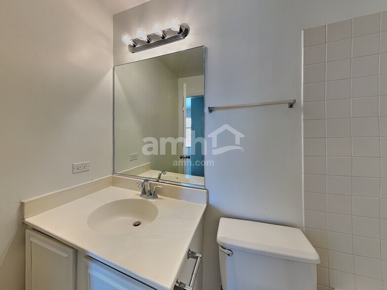 Building Photo - 790 Dogwood Ln