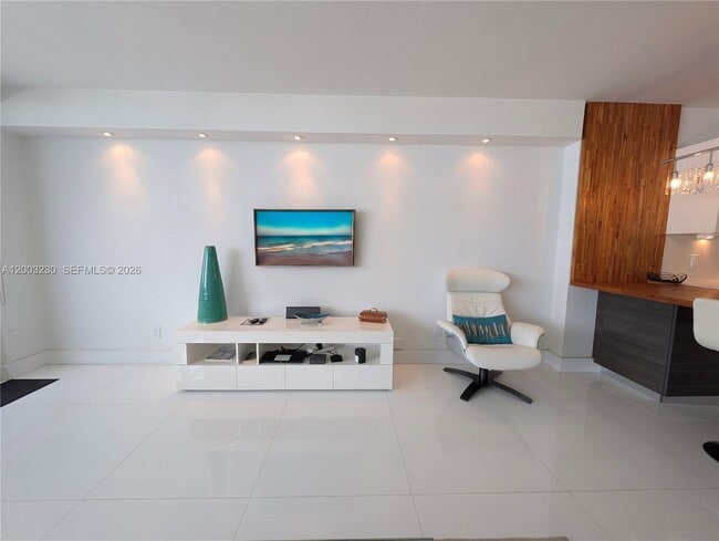 Building Photo - 100 Lincoln Rd