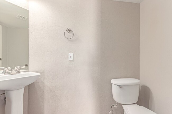 Building Photo - Awesome 2-Level Condo in Prime Scottsdale ...
