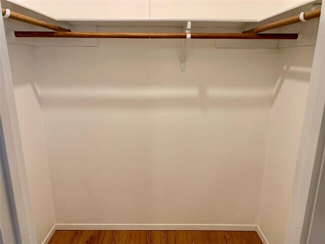 Building Photo - 22 N Wavy Oak Cir