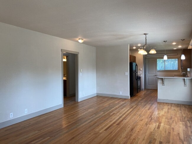 Building Photo - STUDENTS WELCOME! Charming 3 Bed 2 Bath Single Family Home in Old Town