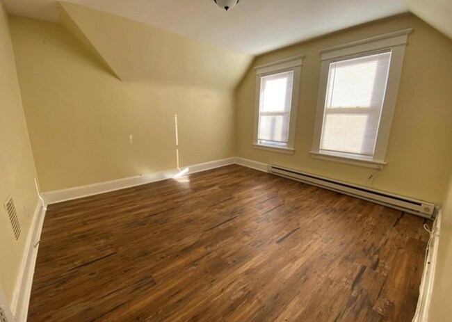 Building Photo - 377 Huntington Rd