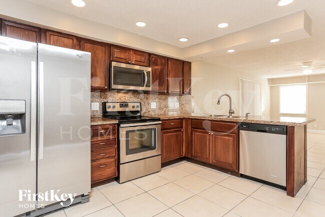 Building Photo - 11201 NW 39th Ct