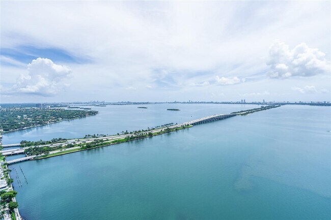 Building Photo - 3131 NE 7th Ave