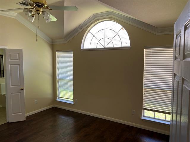 Building Photo - 3013 Foxhollow Dr