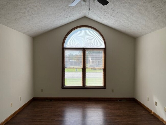 Building Photo - 2 Bedroom 2 Bathroom Duplex Available in H...