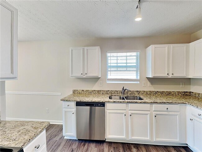 Building Photo - 35 Belmont Park Ln