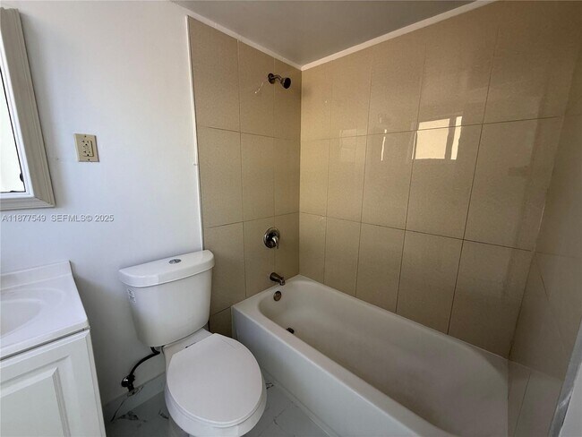 Building Photo - 855 W 29th St