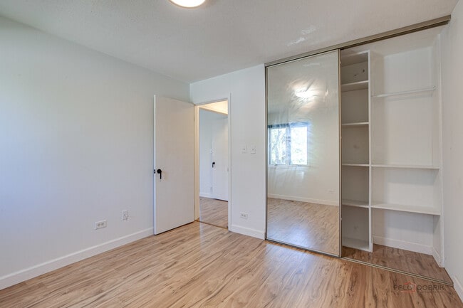 Building Photo - 808 Inverrary Ln