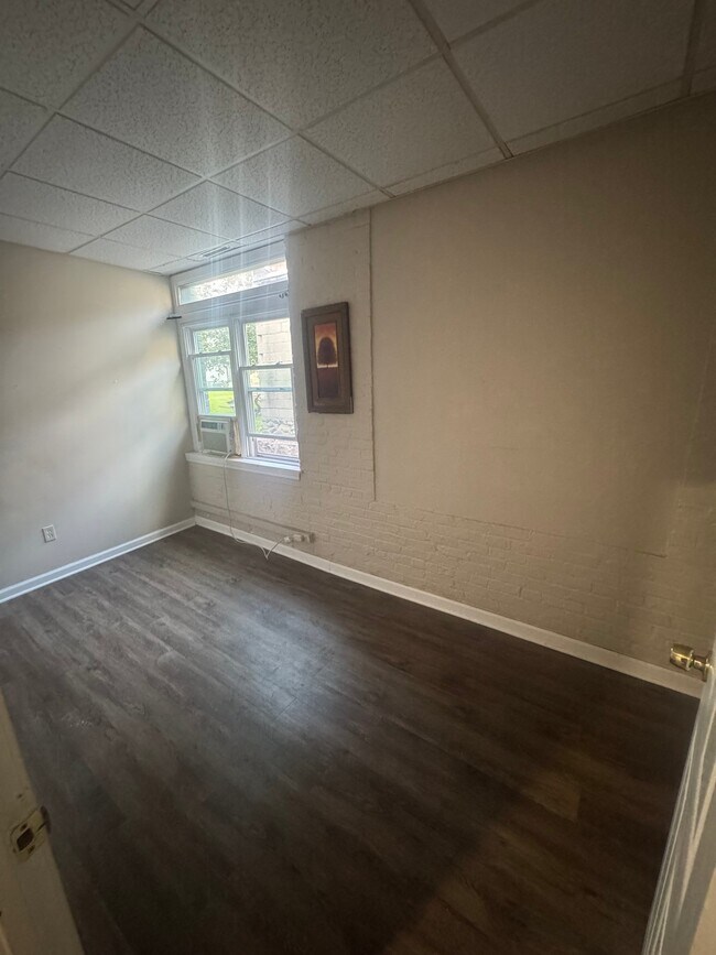 Building Photo - 108 Brook St