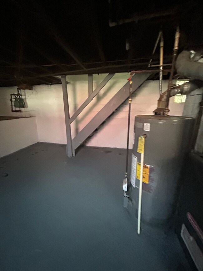 Building Photo - 9505 Sladden Ave