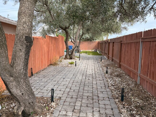 Building Photo - 5202 Tucson Cir