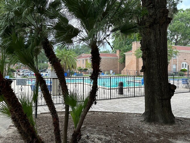 Building Photo - Spacious 3Bed/2Bath Condo in Colonial Point!