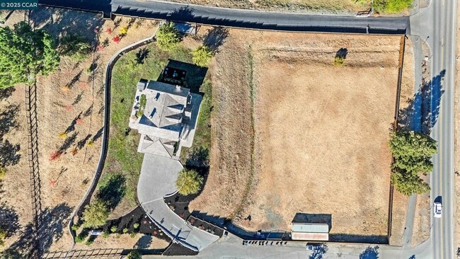Building Photo - 2495 Reliez Valley Rd