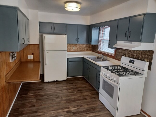 Building Photo - 321 Elder St