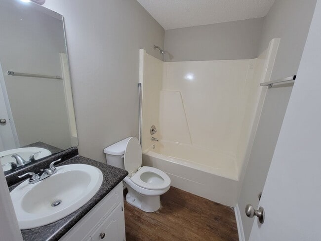 Building Photo - 014 University Ct