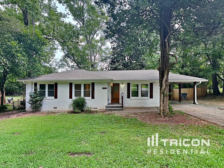 Primary Photo - 2077 Sandtown Rd SW