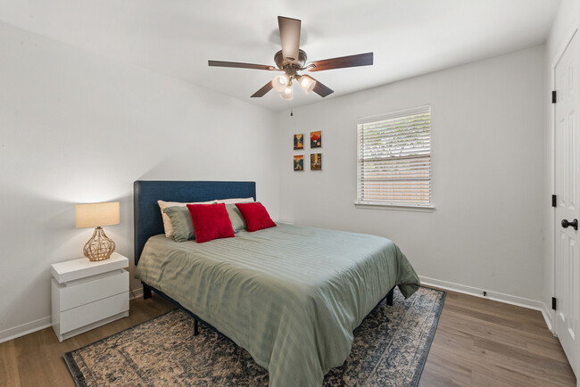 Building Photo - 4136 Willow Oak St