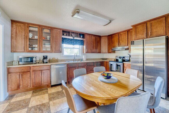 Building Photo - 312 Crestview Dr