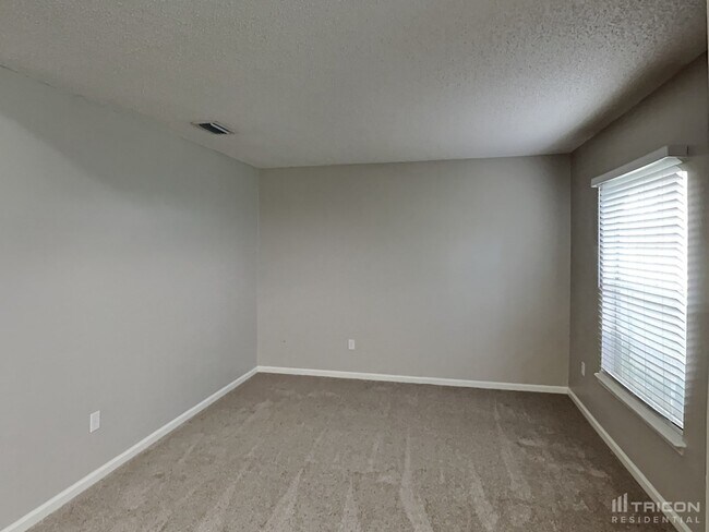 Building Photo - 87535 Creekside Dr