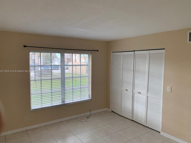 Building Photo - 4951 Wedgewood Way