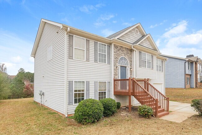 Building Photo - 4809 Camelot Dr