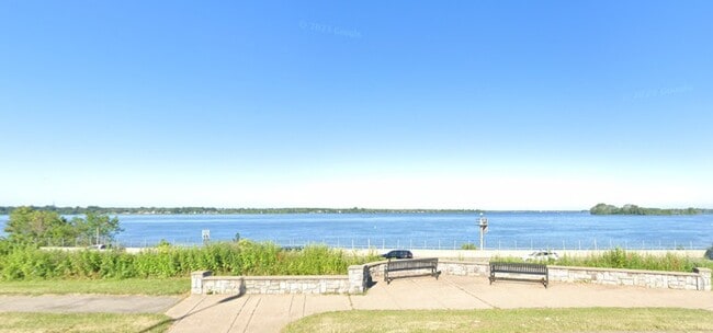 Building Photo - 98 Royal Ave