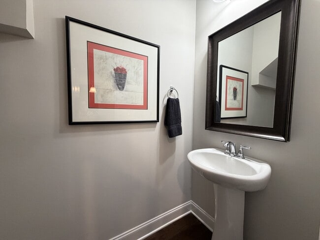 Building Photo - 1630 Shadow Green Dr