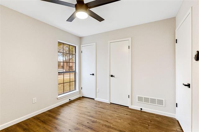 Building Photo - 924 Simon Dr