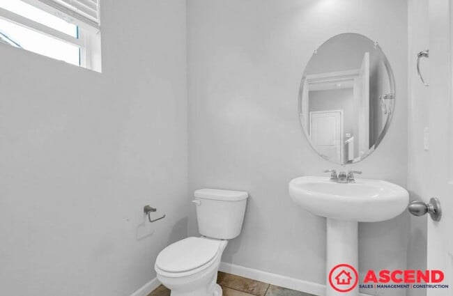 Building Photo - 3 Bedroom Home Off Mountain Ridge and Taft...