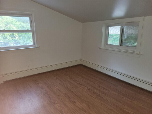 Building Photo - 10 Henning Dr