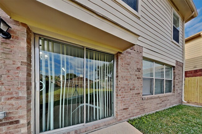 Building Photo - 11918 Solon Springs Dr