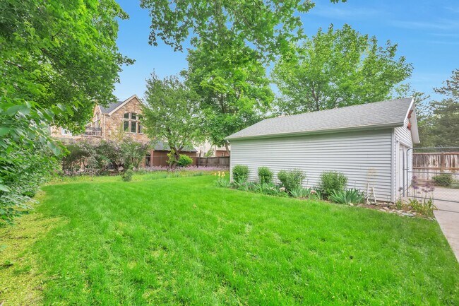 Building Photo - 4858 Viewmont St