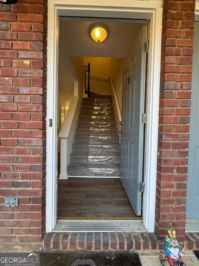 Building Photo - 160 2nd St