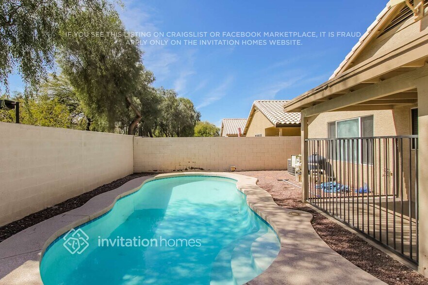 Building Photo - 8343 W Bloomfield Rd