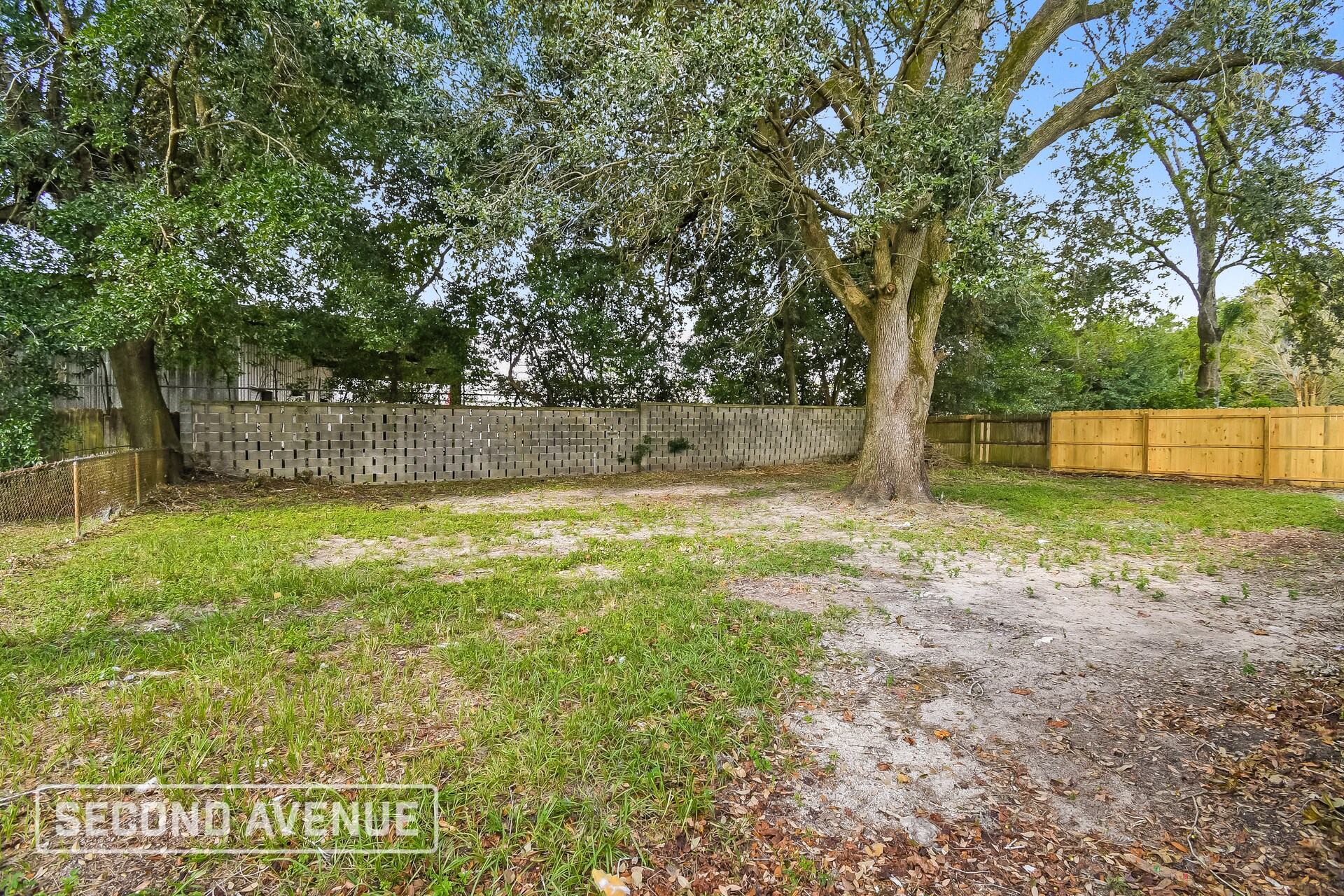 Building Photo - 285 Renne Dr N