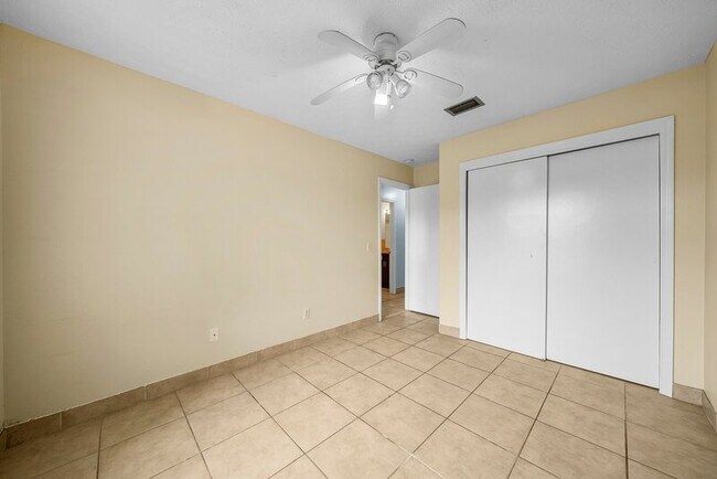 Building Photo - 7750 Betty Louise Dr