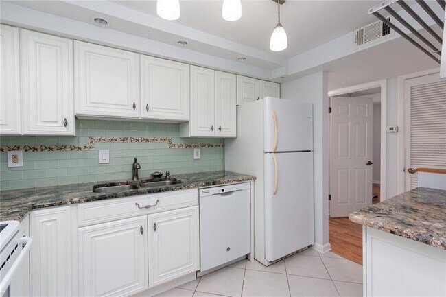 Building Photo - 255 Dolphin Point