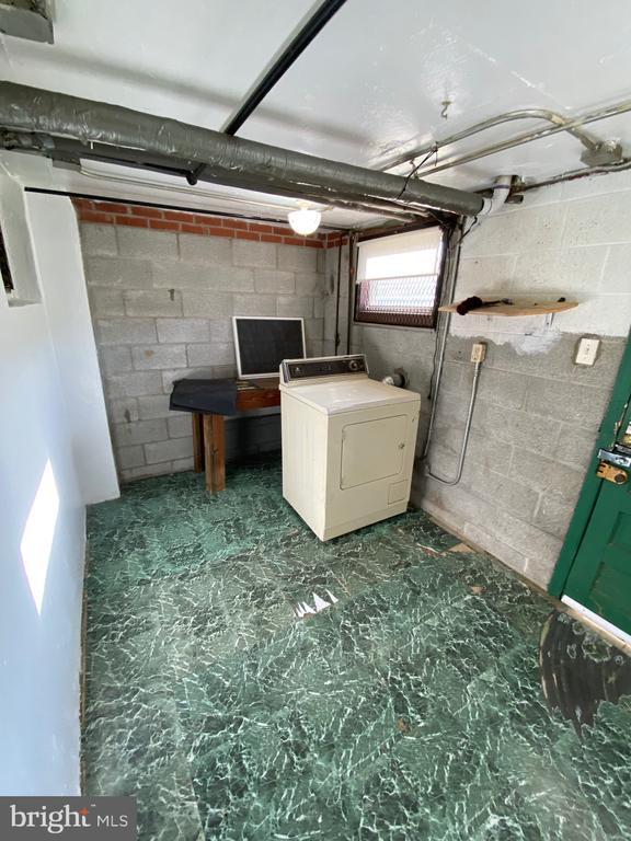 Building Photo - 338 Gusryan St