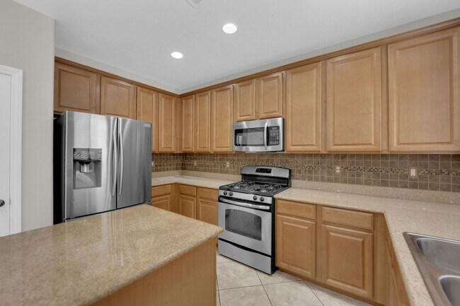 Building Photo - 3 bedroom home in gated community