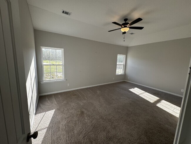 Building Photo - House for Rent