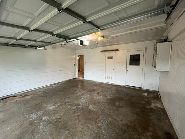 Building Photo - Nice 3 Bedroom 2 and a Half Bathroom House in Jacksonville, Arkansas